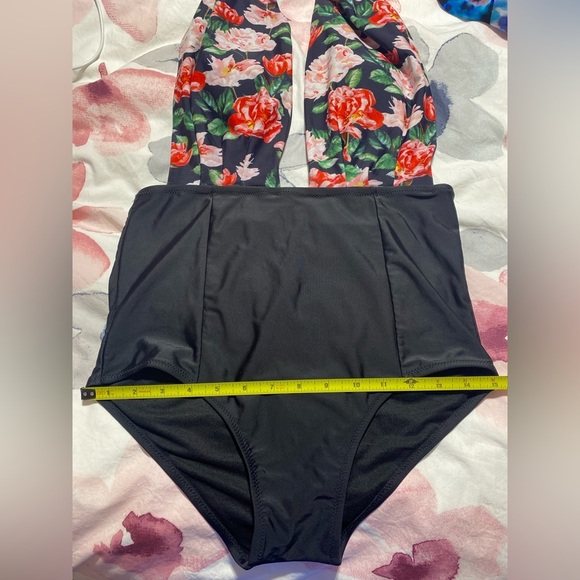 NWT Cupshe Halter Tie Plunge Floral Beachy One Piece Bathing Suit Size Large - Picture 9 of 10
